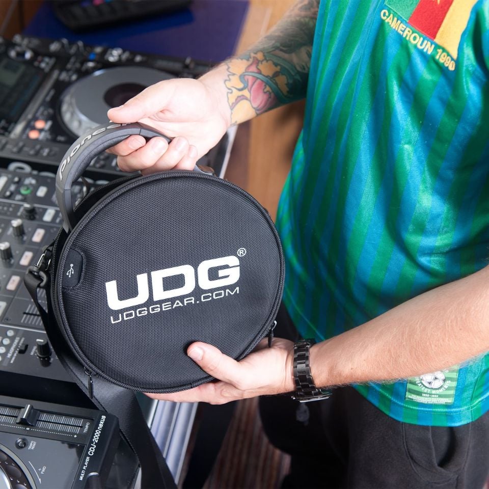 UDG Ultimate DIGI Kulaklık Çantası Siyah